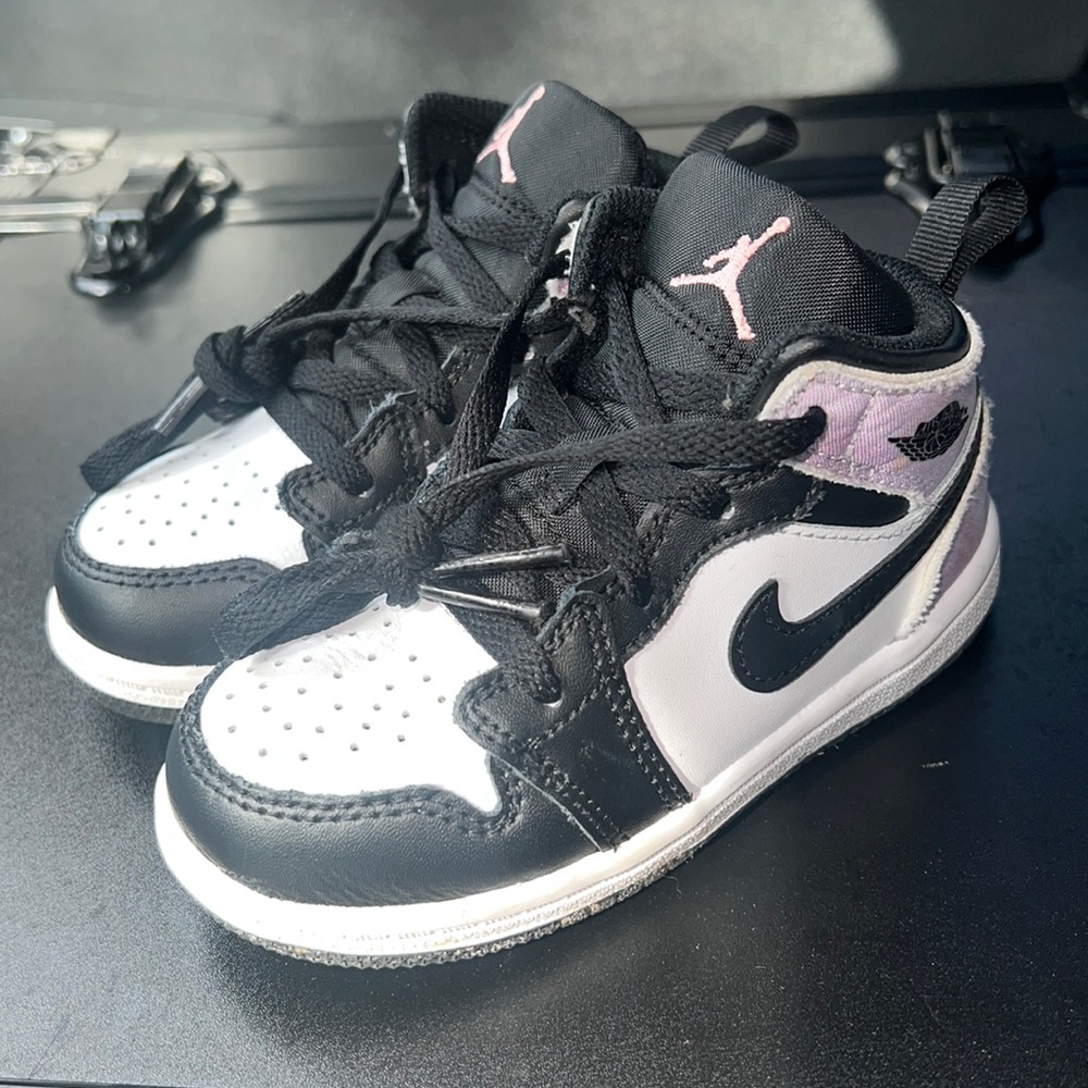 Jordan 1 Mid “Bleached Coral” PreSchool